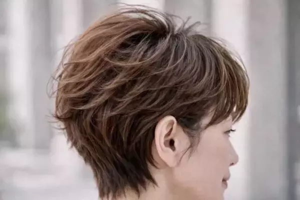 そのショートヘア“頑張りすぎ”かも。若作りと若見えの分かれ目は「トップと毛先」