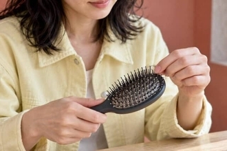 ヘアブラシ、水洗いして大丈夫？ 洗う前に確認したいお手入れの基本