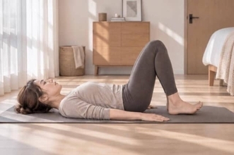 【お尻の下に贅肉がたまって見える…】仰向け30秒。ヒップと太もも裏を鍛える簡単エクササイズ