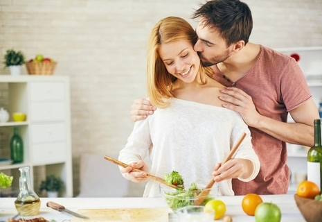 好きすぎておかしくなる！彼女のことで頭がいっぱいの男性がしがちなこと