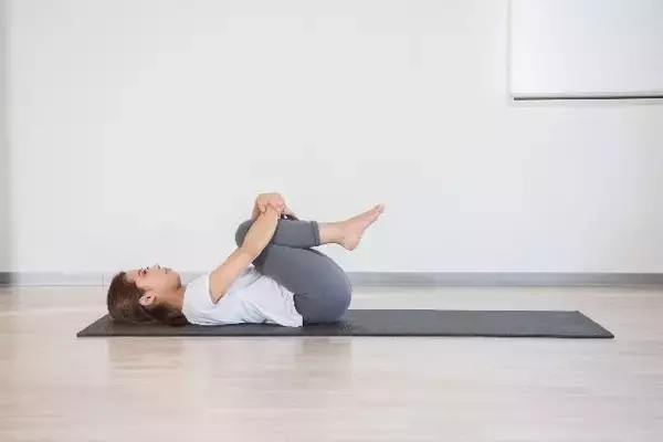 便秘・ぽっこりお腹・冷え対策に。寝ながら巡りを改善【お腹リセットに効く】簡単ポーズ