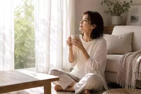「「最近“人付き合いがしんどい”…」大人世代で増える“人と距離を置きたくなる”現象」の画像