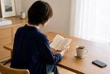 「「人付き合いを減らしたい…」大人世代に増える“人間関係リセット願望”とは」の画像2