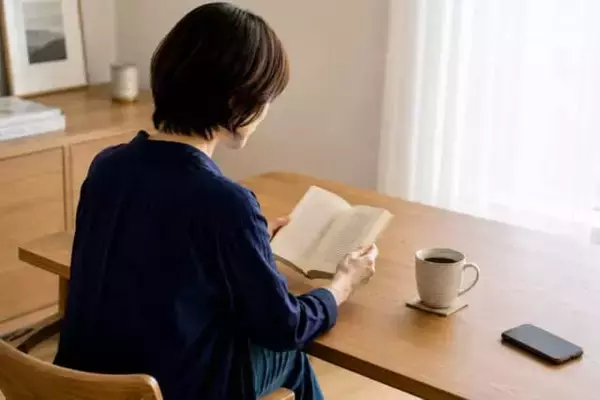 「「人付き合いを減らしたい…」大人世代に増える“人間関係リセット願望”とは」の画像