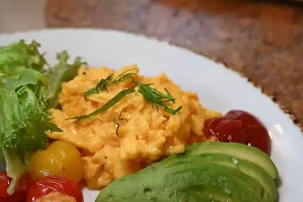 「【キャプション by Hyatt 兜町 東京】のモーニングで、ゆったりとして居心地のいい朝を迎えました」の画像