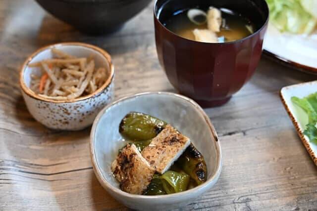 【キャプション by Hyatt 兜町 東京】のモーニングで、ゆったりとして居心地のいい朝を迎えました