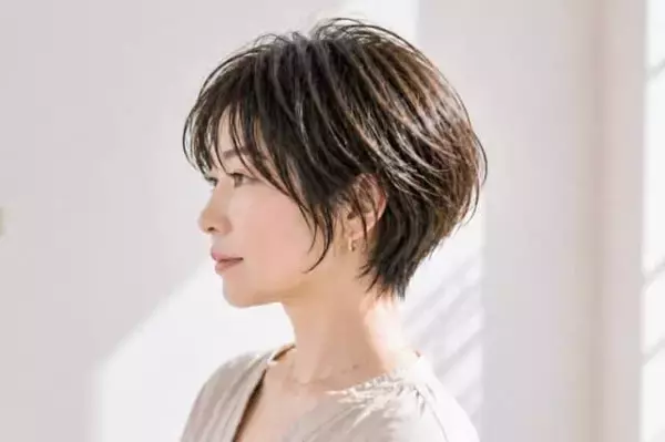 「なぜかアカ抜けない原因は“シルエット”かも。ショートヘア、大人世代の見直しポイント」の画像