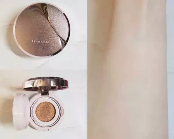 くすみがちな冬の大人肌が一気に明るく。今すぐ試したい“多幸感メイク”を叶える「名品コスメ」３選