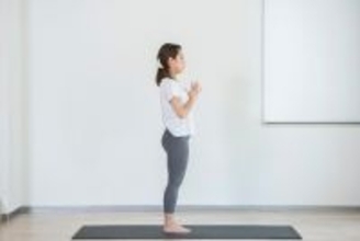 お腹が引き締まり、姿勢まで整う！１日１分【お腹ぽっこりを撃退する】簡単ポーズ