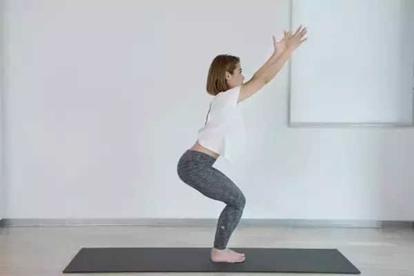 「頑張る運動じゃなくていい？40代以降の“下半身太り”を防ぐ簡単ポーズ」の画像