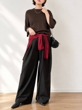 「秋服、何を着ればいい？」いつもの服に“赤”を足すだけ。大人コーデが今っぽく見える簡単テク