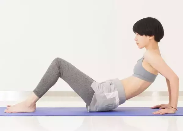 「「痩せた？」と聞かれる身体へ。１日１セット【お腹＆腕肩周りを一気に引き締める】簡単習慣」の画像