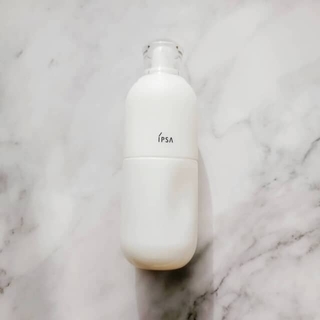 乾燥が止まらない冬肌に。美容ライターが厳選“しっとり”が続く「実力派化粧水」３選