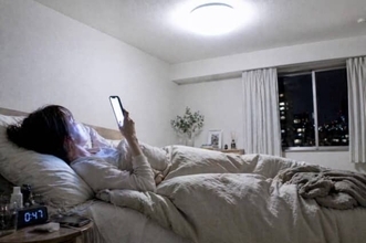 寝る前の照明を変えただけで−２kgに成功。大人世代が見直したい“夜の過ごし方”