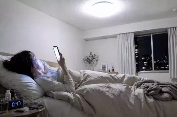 寝る前の照明を変えただけで−２kgに成功。大人世代が見直したい“夜の過ごし方”