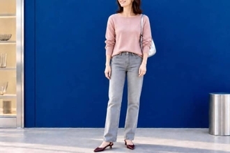 いつものデニムを、少し大人っぽく。秋の「グレーデニム」正解コーデ