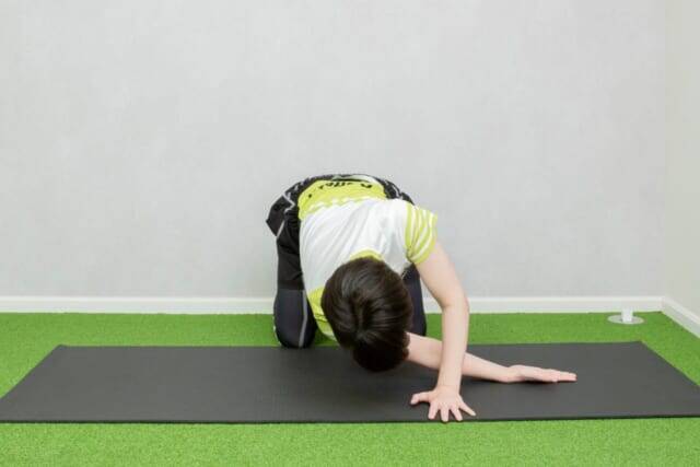 肩こりの予防＆解消に。ほっそり上半身へ【肩甲骨周りの筋肉をほぐす】簡単ストレッチ