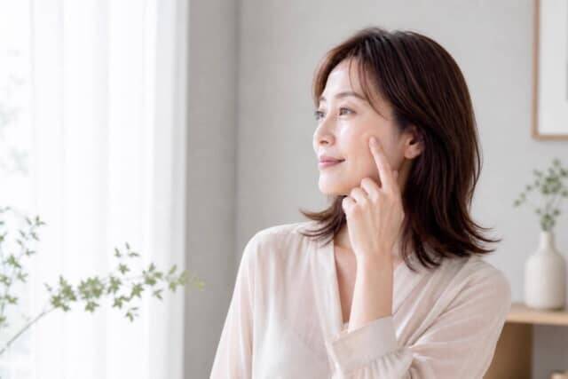 鏡を見るのが楽しくなる。自然と若見えする大人メイクの新常識