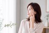 「鏡を見るのが楽しくなる。自然と若見えする大人メイクの新常識」の画像2