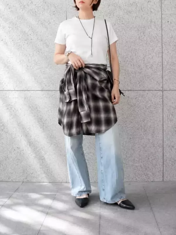 頑張ってないのに「普通のTシャツ」がなんか素敵。40代からのカジュアルが垢抜ける“３つの着こなしルール”
