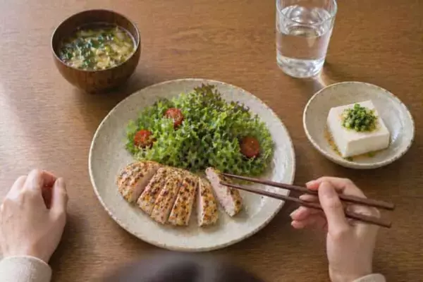 主食を控えるvsバランスで整える、やせやすいのはどっち？大人世代の食事の正解