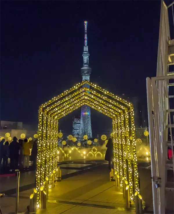 「とてもフォトジェニック！浅草駅で開催中の光の幻想空間【プリンセス KAGUYA 浅草】」の画像