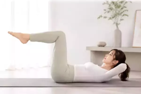「「脇腹のもたつきを解消したい…」40代以降が見直したい“くびれウエスト”の整え方」の画像