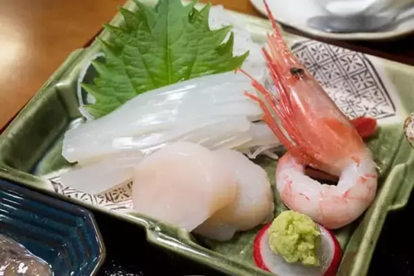 「函館朝市で朝ごはん。19店･約65種類以上から選べる【東急ステイ函館朝市 灯の湯】の朝食」の画像