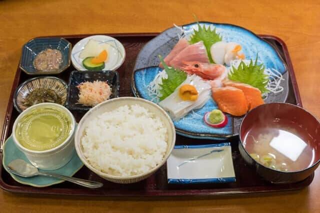 函館朝市で朝ごはん。19店･約65種類以上から選べる【東急ステイ函館朝市 灯の湯】の朝食