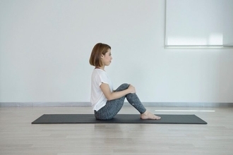 脇腹の引き締め＆柔軟性UPに！１日１セット【くびれ作り＆腰痛ケアに効く】簡単ポーズ