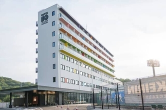 岡山県の競輪場にあるスタジアム一体型ホテル【KEIRIN HOTEL 10 by 温故知新】は滞在が楽しくなるユニークな館内