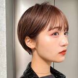 「抑えめトーンの色味で大人感UP。トレンドを先取る【2023春注目のヘアカラー】３選」の画像1