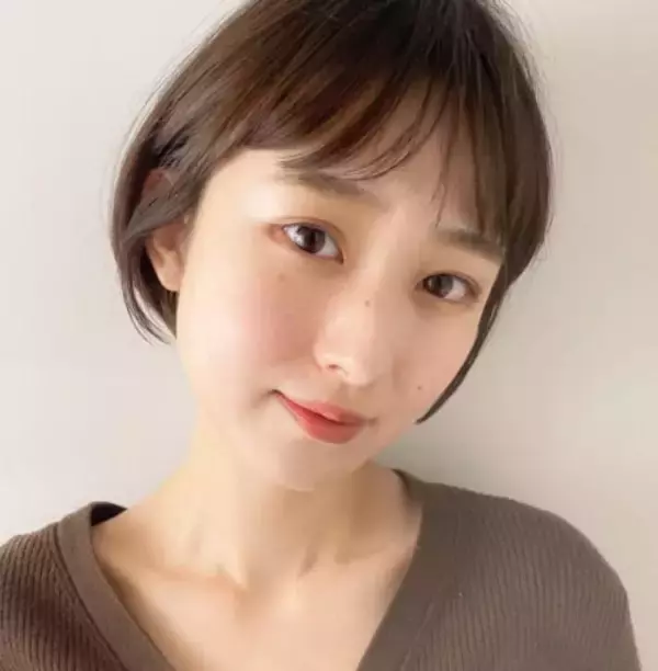 「抑えめトーンの色味で大人感UP。トレンドを先取る【2023春注目のヘアカラー】３選」の画像