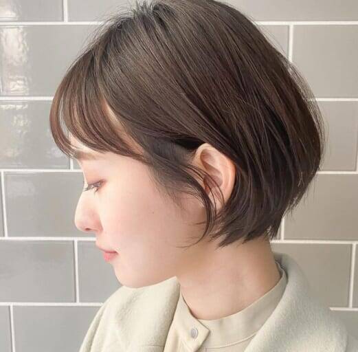 抑えめトーンの色味で大人感UP。トレンドを先取る【2023春注目のヘアカラー】３選