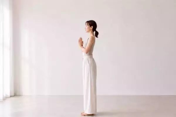 お腹だけじゃない。40代からの“横広がり体型”は姿勢から整えるのが近道