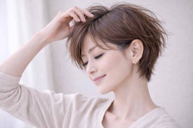 耳かけだけで印象に差がつく？2026春ショートヘアの更新ポイント【スタイリング編】