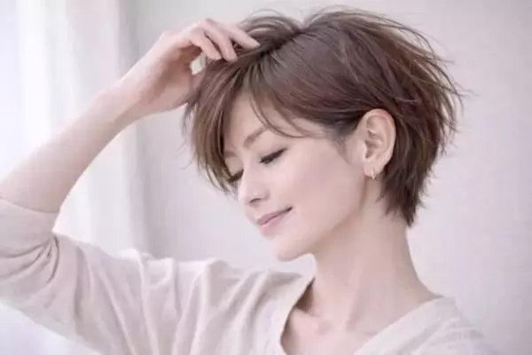 「耳かけだけで印象に差がつく？2026春ショートヘアの更新ポイント【スタイリング編】」の画像