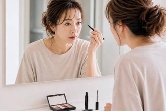 アイメイク、気づくとにじんでない？初夏に増える“大人の目元崩れ問題”