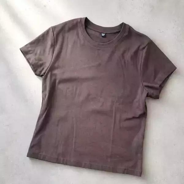 40代からの夏Tシャツ、これで正解かも。ユニクロ「ミニT」が骨スト体型にハマる理由