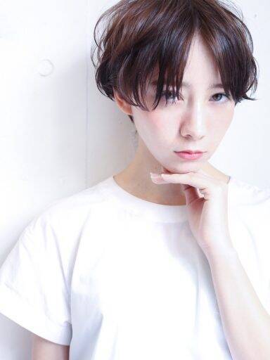 どんなヘアスタイルも相性抜群 美人度upを約束する センターパート で簡単イメチェン 17年10月24日 エキサイトニュース どんなヘアスタイルも相性抜群 美人度upを約束する センターパート で簡単イメチェン 17年10月24日 エキサイトニュース