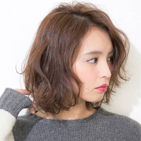 エアリー感を纏って大人っぽく 外ハネで愉しむ旬の こなれショートヘア カタログ 17年10月27日 エキサイトニュース