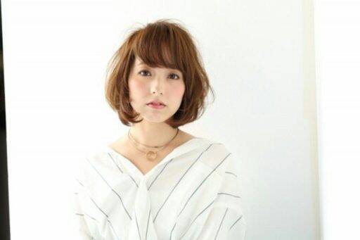 軽やかな印象が新鮮 女性らしい柔らかな フェザーボブ が大人ヘアのトレンドに 2017年10月23日 エキサイトニュース 2 2