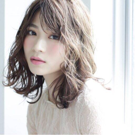 ロングとボブのいいとこ取り 絶妙レングス ロブヘア で上品さと女らしさを兼ね備えて 17年11月22日 エキサイトニュース 2 2