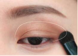 黒目がちの 深い目元 がポイント 守ってあげたくなる感を演出する愛されメイクテク 18年3月8日 エキサイトニュース