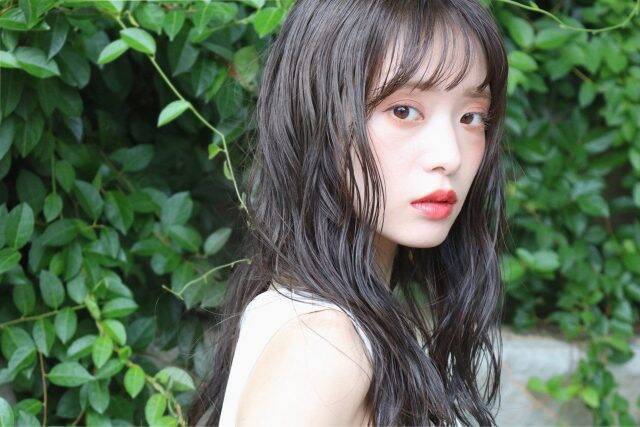 長さを活かして洒落感up セミロング ロングヘア トレンド髪を演出する３つのキーワード 19年8月14日 エキサイトニュース