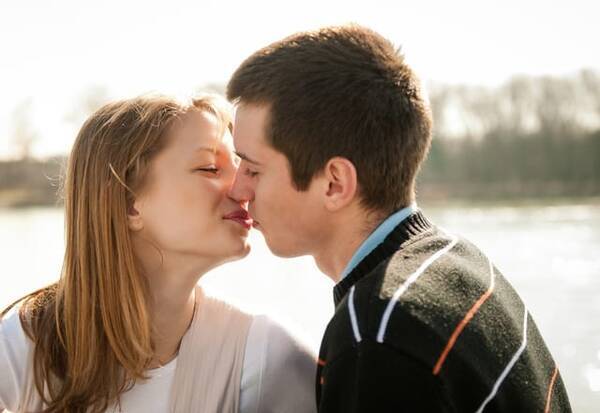 早く人のいないとこいこ 男性がキスしたくなる瞬間 21年1月22日 エキサイトニュース