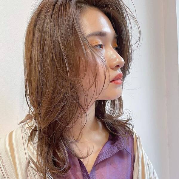 長さを変えないでロングヘア セミロングへ 軽やかイメチェン を叶えるスタイリング術 21年5月22日 エキサイトニュース