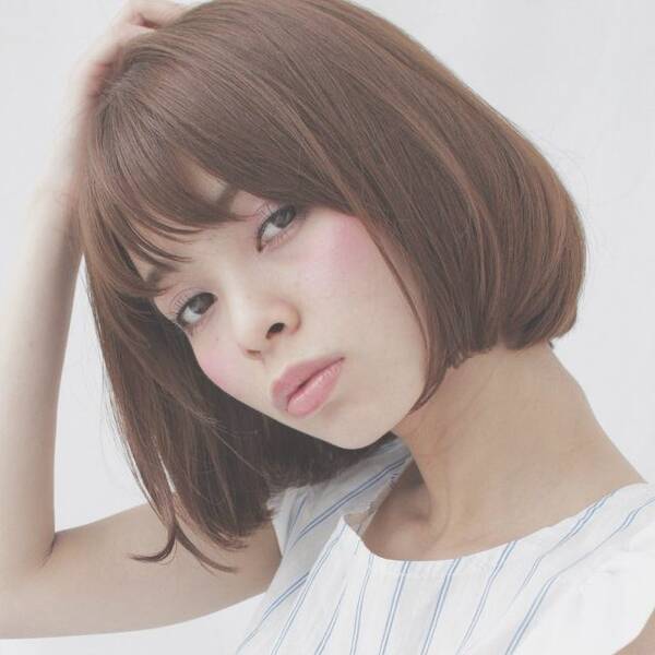 首筋見せで ゆるセクシー に 柔らかな女性らしさを演出する今旬ショートヘアのポイント 17年4月11日 エキサイトニュース