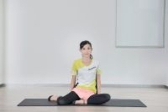 腰まわり固まってない？１日３セット【下腹ぽっこりを招く姿勢クセを整える】簡単ストレッチ