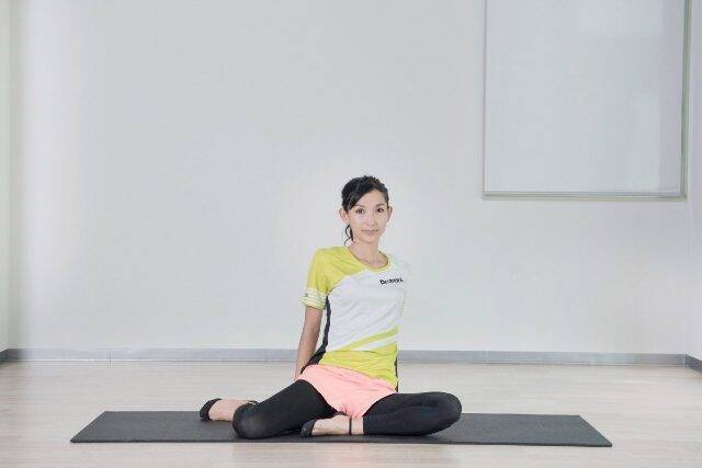 腰まわり固まってない？１日３セット【下腹ぽっこりを招く姿勢クセを整える】簡単ストレッチ